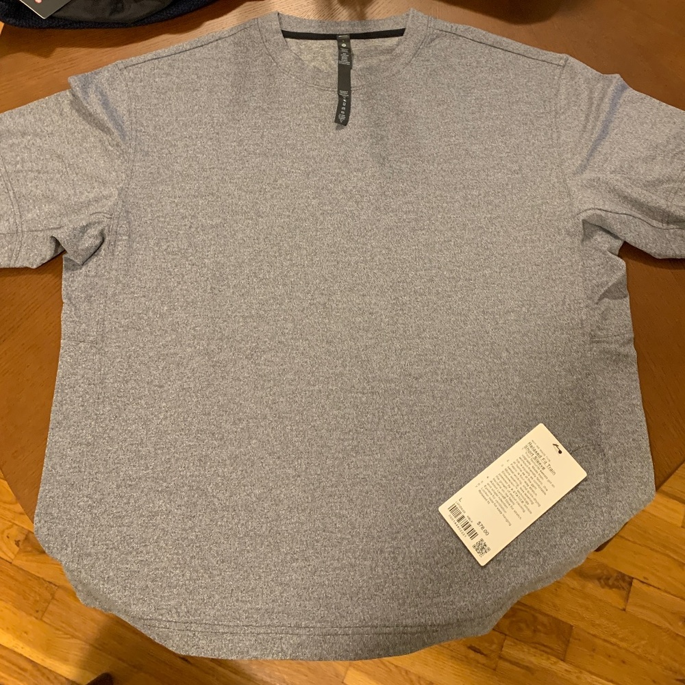 Lululemon relaxed fit train shirt sleeve